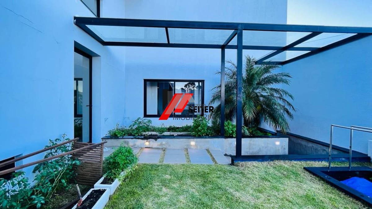 Casa com 4 quartos a venda, 285,77 de área construída Trindade