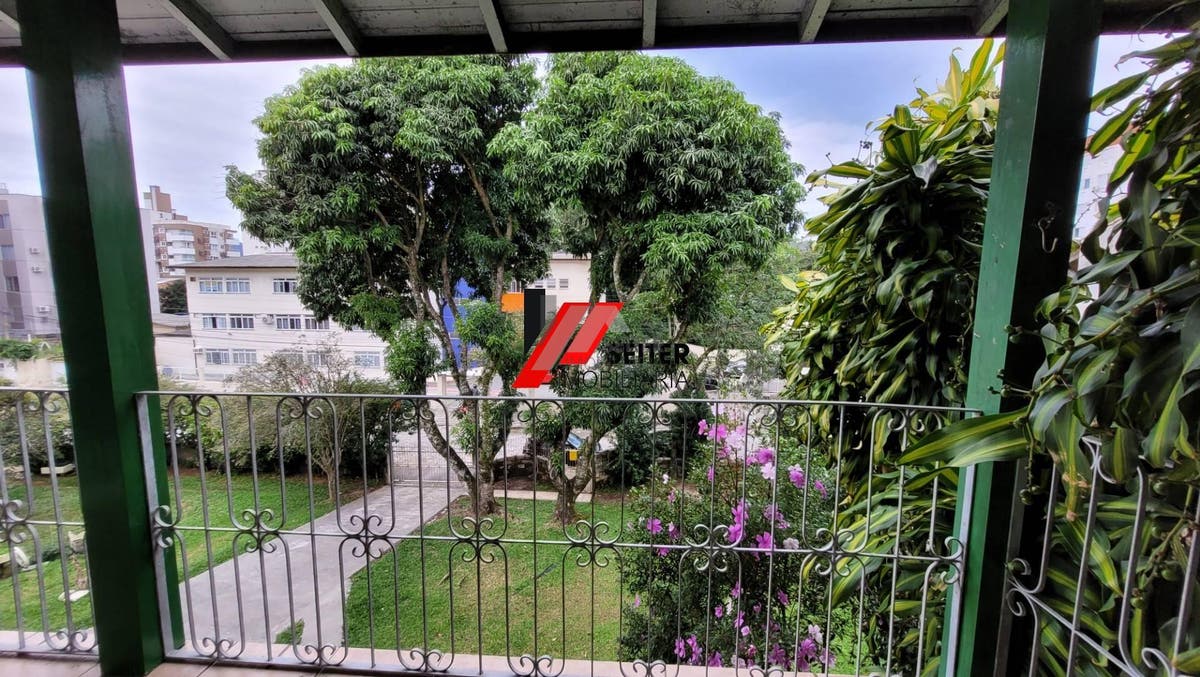 Casa com 4 quatro quartos para locação trindade florianópolis