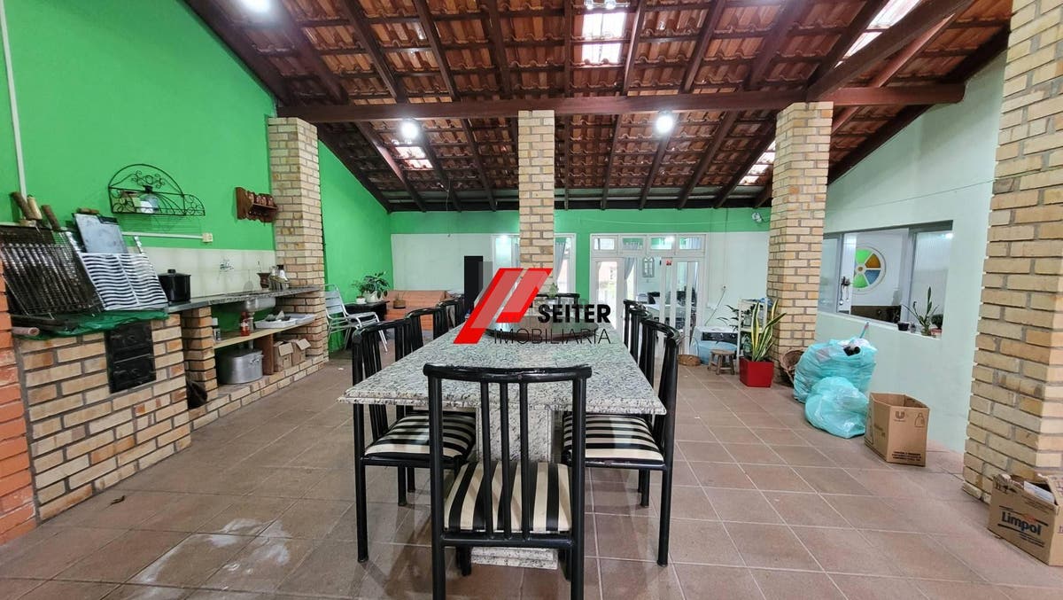 Casa com 4 quatro quartos para locação trindade florianópolis
