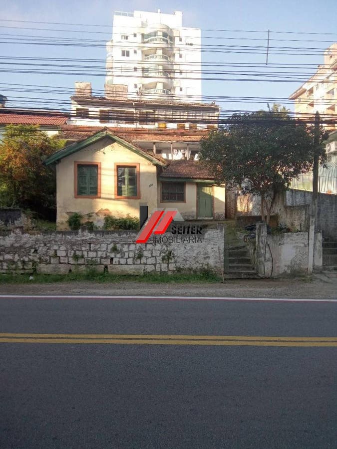 Terreno à venda no bairro Agronômica em Florianópolis