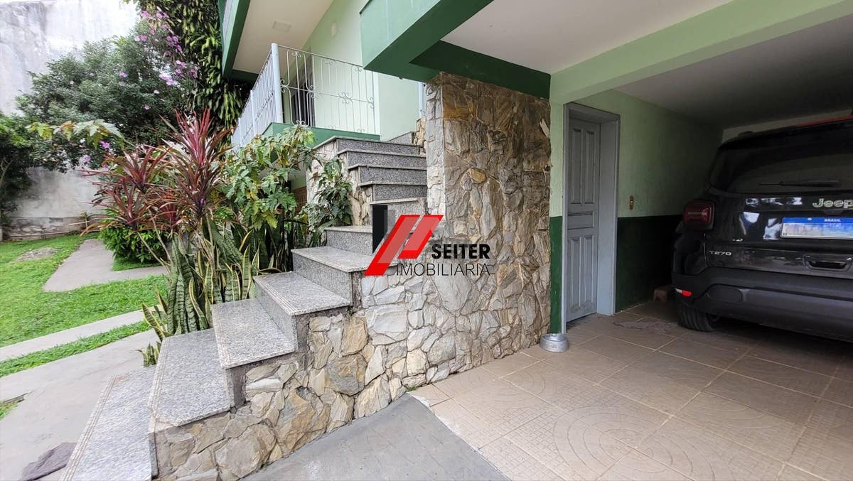 Casa com 4 quatro quartos para locação trindade florianópolis