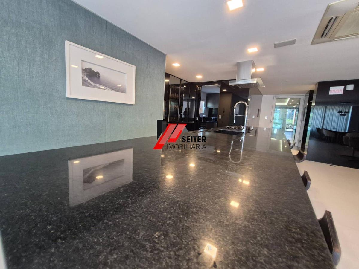 Apartamento de 2 dormitórios alto padrão para locação na Agronômica Florianópolis