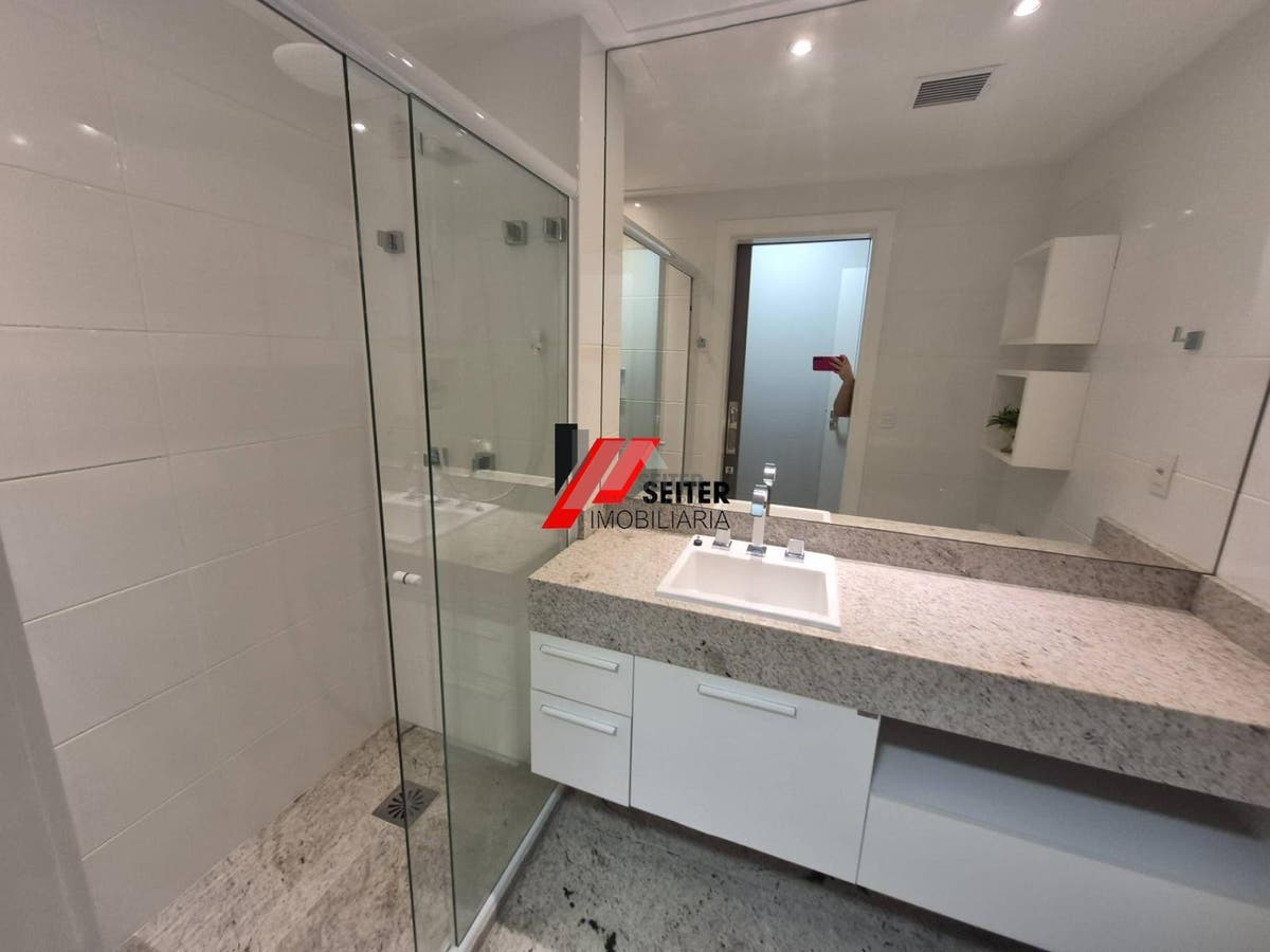 Apartamento de 2 dormitórios alto padrão para locação na Agronômica Florianópolis