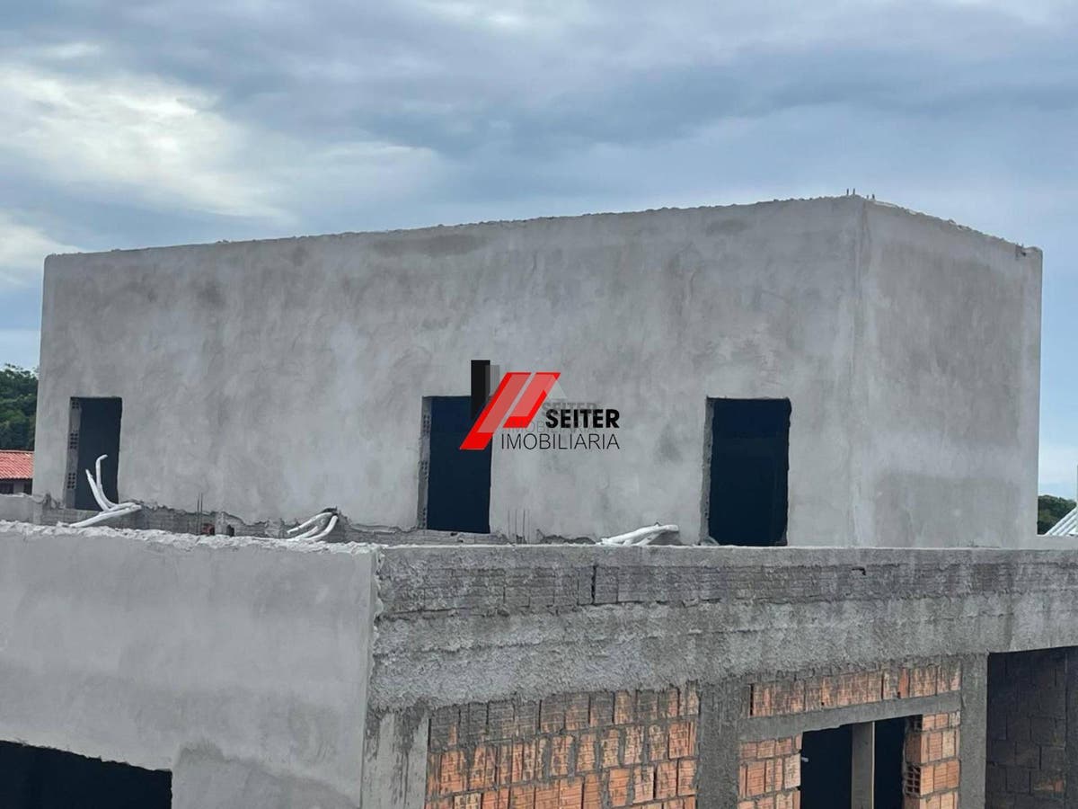 Casa Duplex com 3 quarto sendo 1 suíte à venda na praia dos Ingleses em Florianópolis