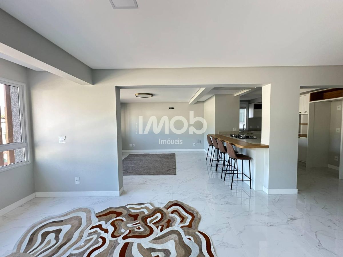 Apartamento com 3 suítes, centro