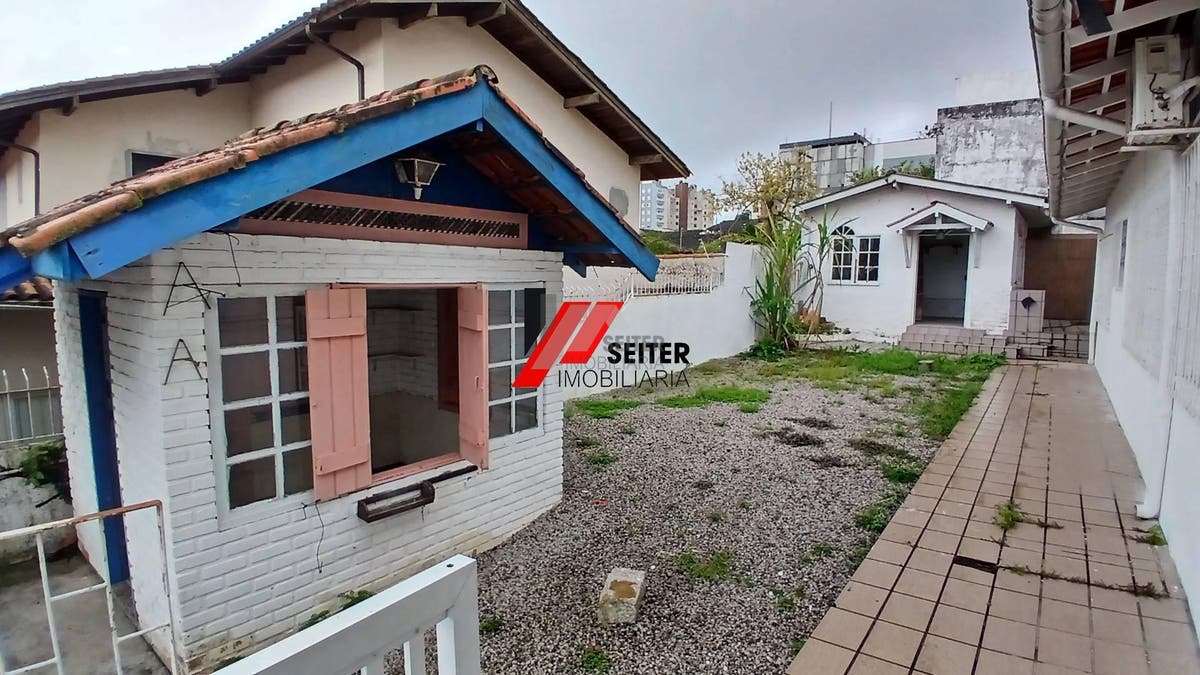Casa a venda na agronomica