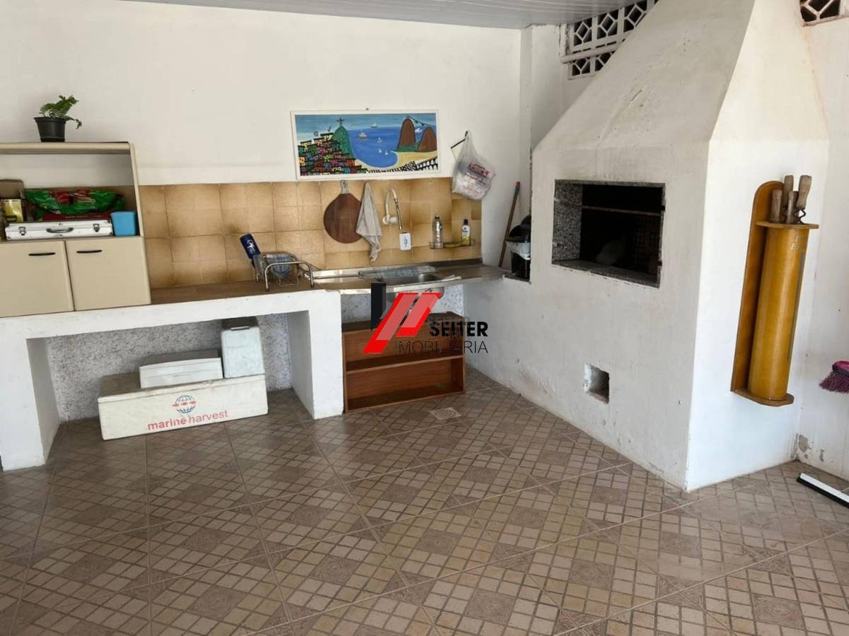 Casa a venda centro de Florianpolis, com 3 dormitorios sendo 1 suíte, vaga de garagem para ate 4 carros