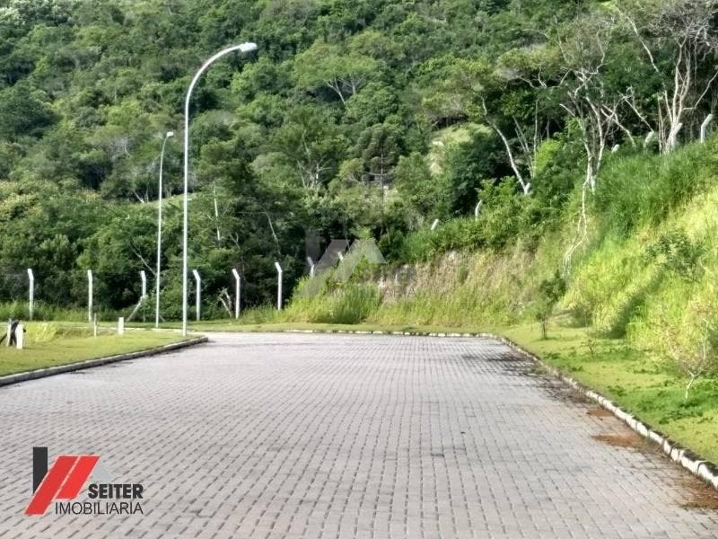 Terreno a venda no bairro Itacorubi com localização previlegiada