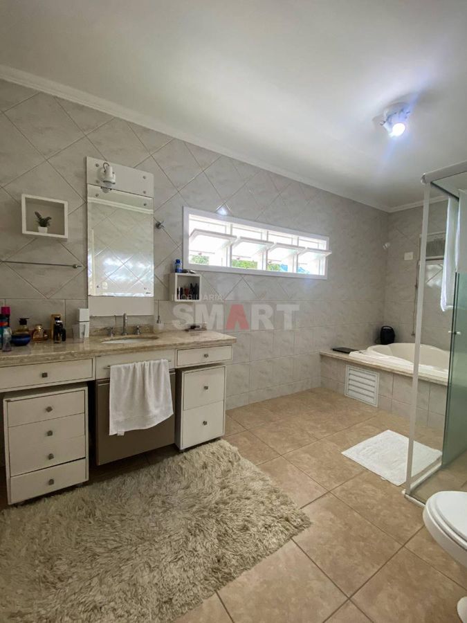 Casa à venda com 3 Suítes + 1 Quarto no bairro Czerniewicz