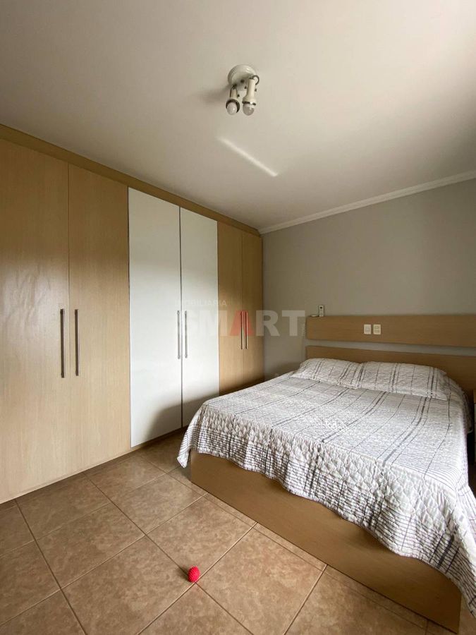 Casa à venda com 3 Suítes + 1 Quarto no bairro Czerniewicz