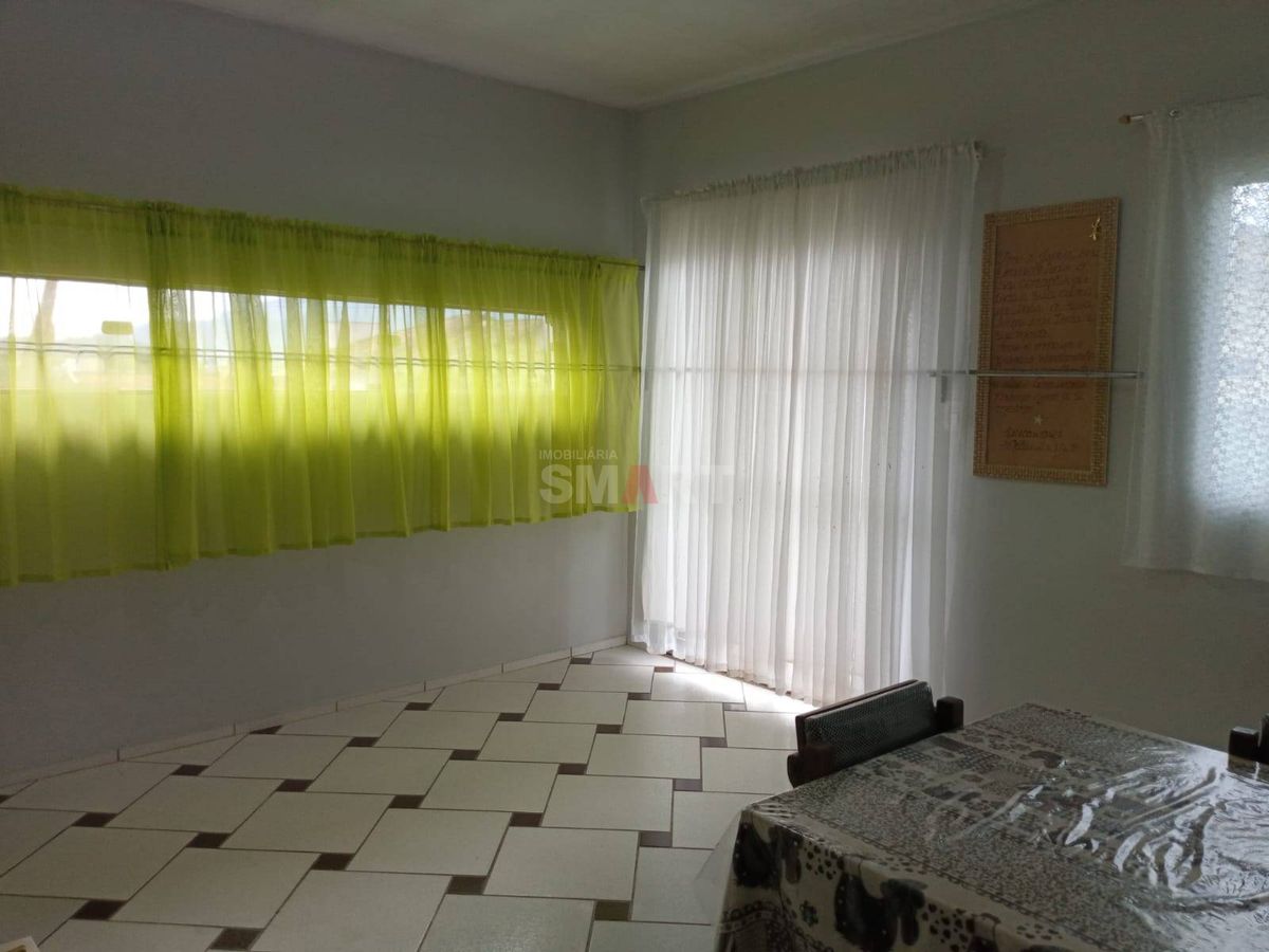 Casa com 3 Quartos com Terreno Amplo para Construção ao Lado