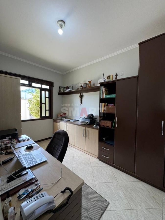 Casa Semimobiliada com 2 Suítes e 1 Quarto no Bairro Vila Nova