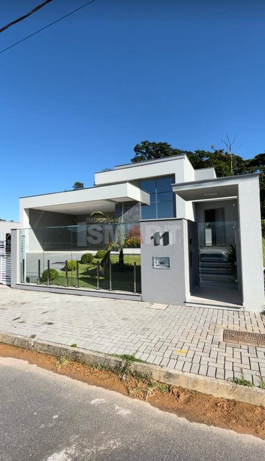Casa Térrea com 3 Suítes e Piscina na Barra do Rio Cerro