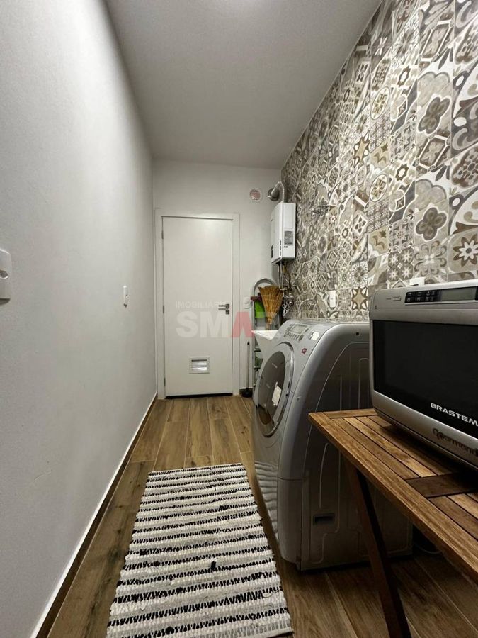 Casa Moderna com 3 Quartos e Amplo Terreno