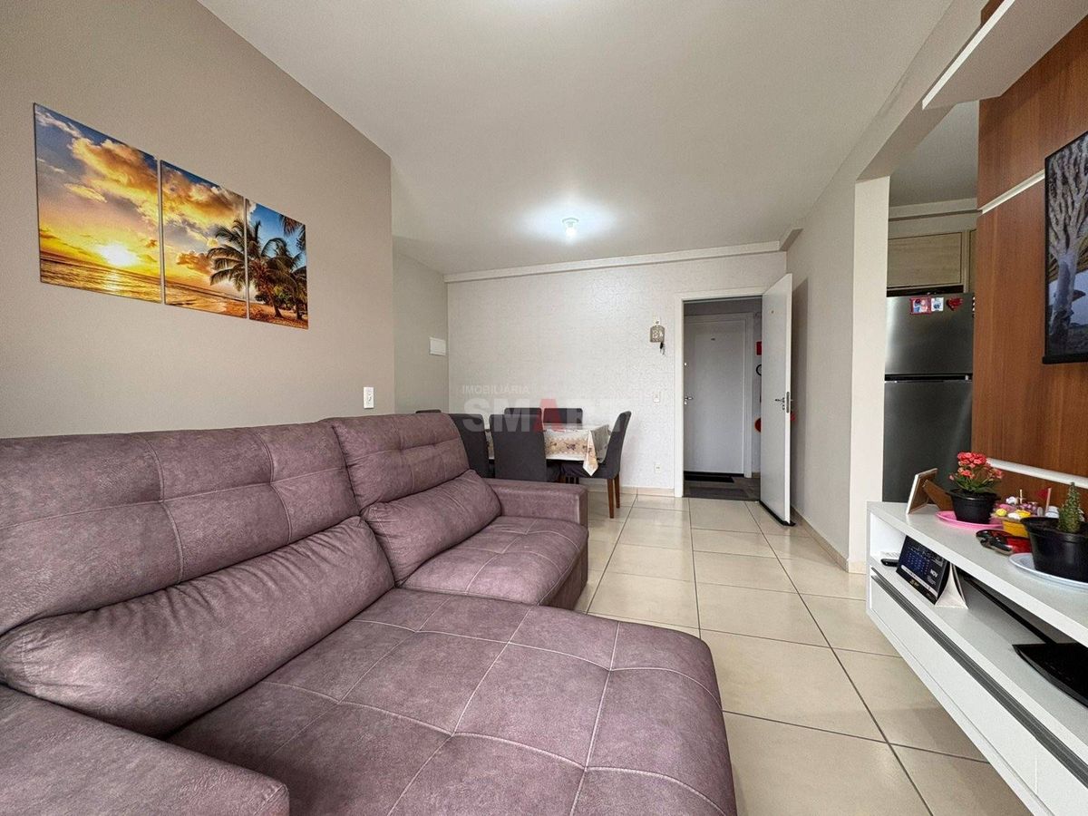 Apartamento com 2 quartos e elevador
