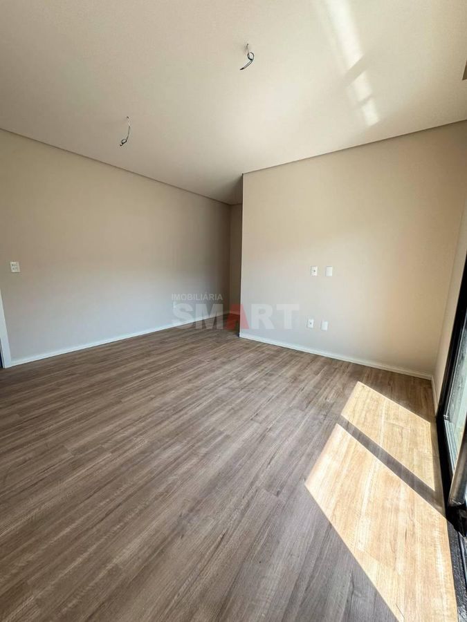 Casa Geminada com 01 Suíte e 02 Quartos no bairro Vila Lalau