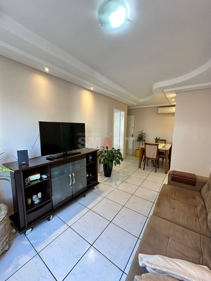 Apartamento Semimobiliado com 03 Quartos no Centro
