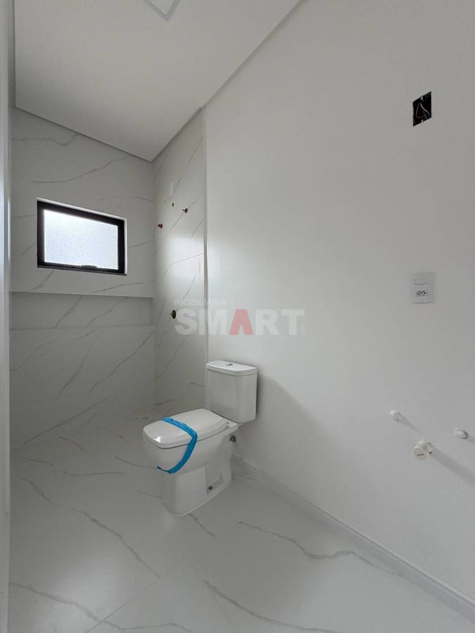 Geminado novo com 2 suítes ou 1 Suíte + 2 Quartos em Local Calmo