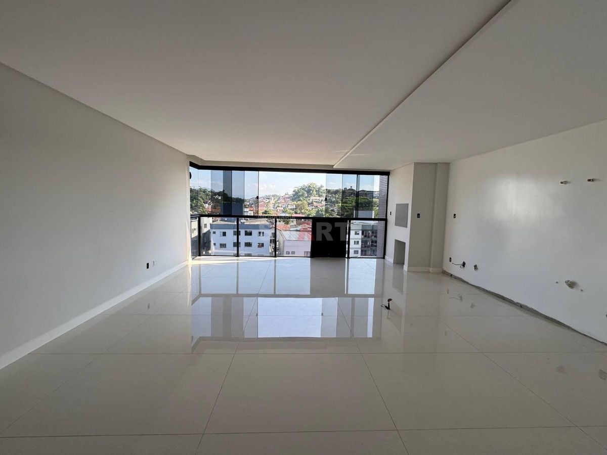 Apartamento com 3 Suítes à Venda no Jaraguá Esquerdo