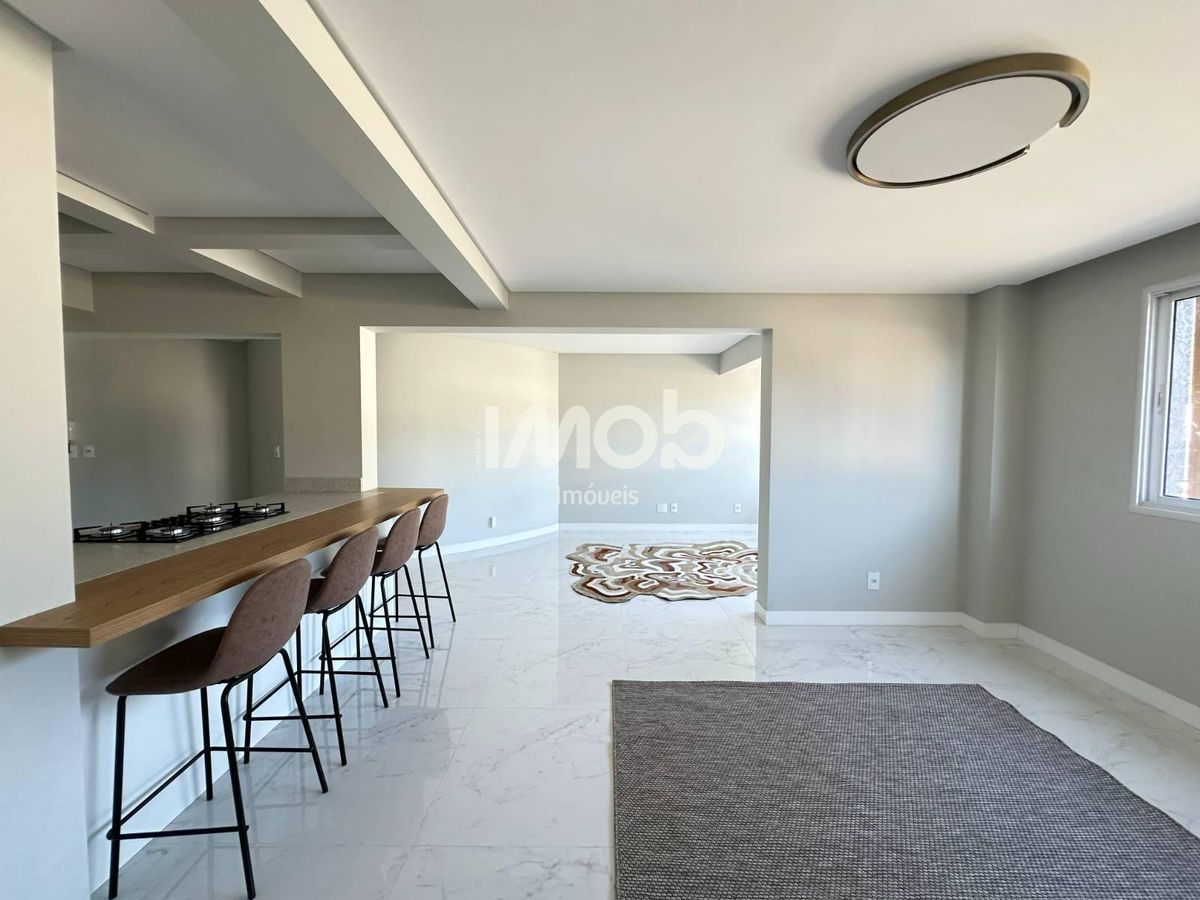 Apartamento com 3 suítes, centro