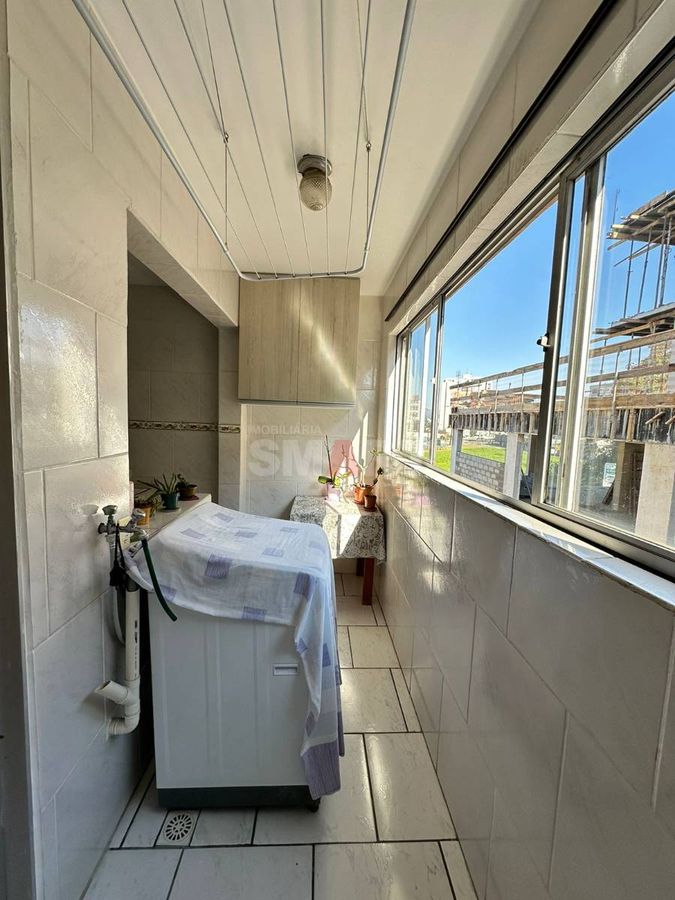 Apartamento Semimobiliado com 03 Quartos no Centro