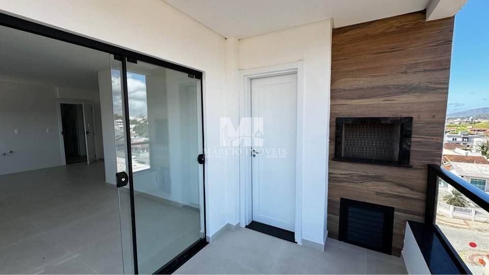 Apartamento com arquitetura moderna- centro- barra velha/sc.