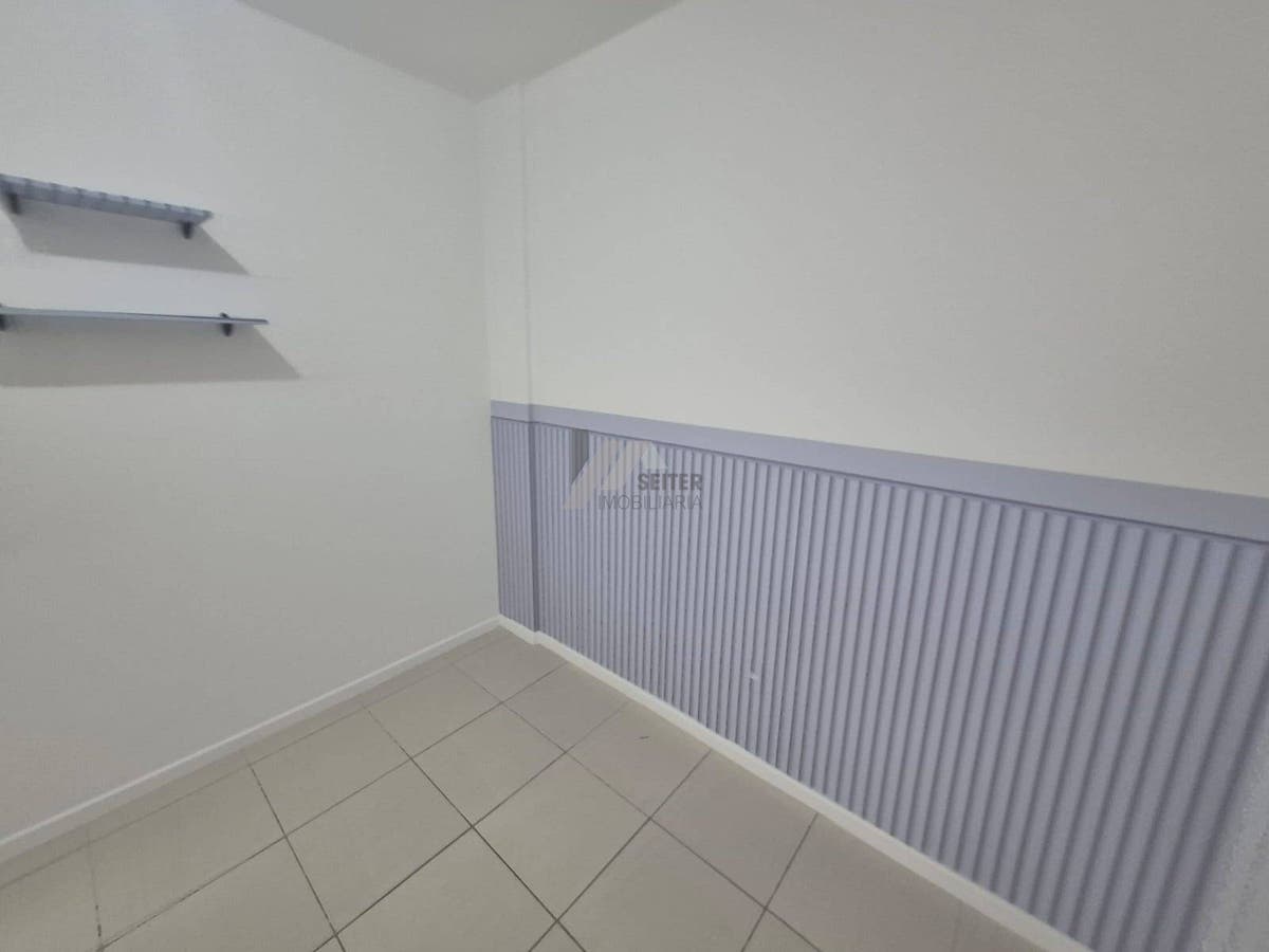 Apartamento Semi Mobiliado de 2 Dormitorios com Suite no Itacorubi