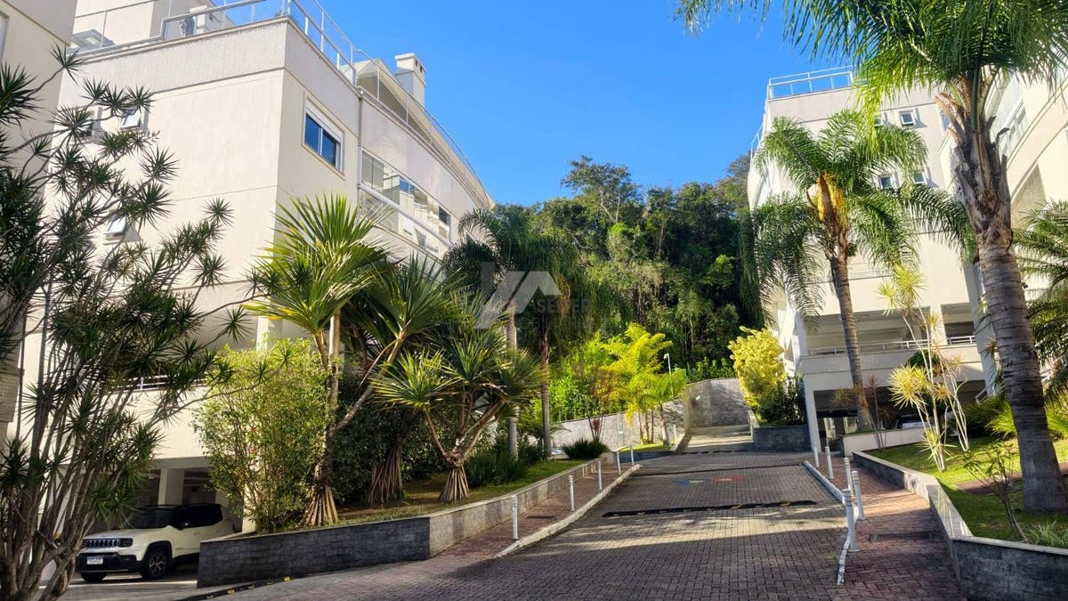 Cobertura 3 suites para alugar no Itacorubi Florianópolis