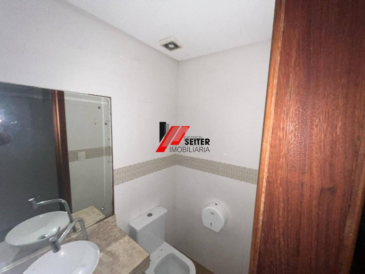 Casa comercial para locação centro de Florianópolis proximo mercado hippo