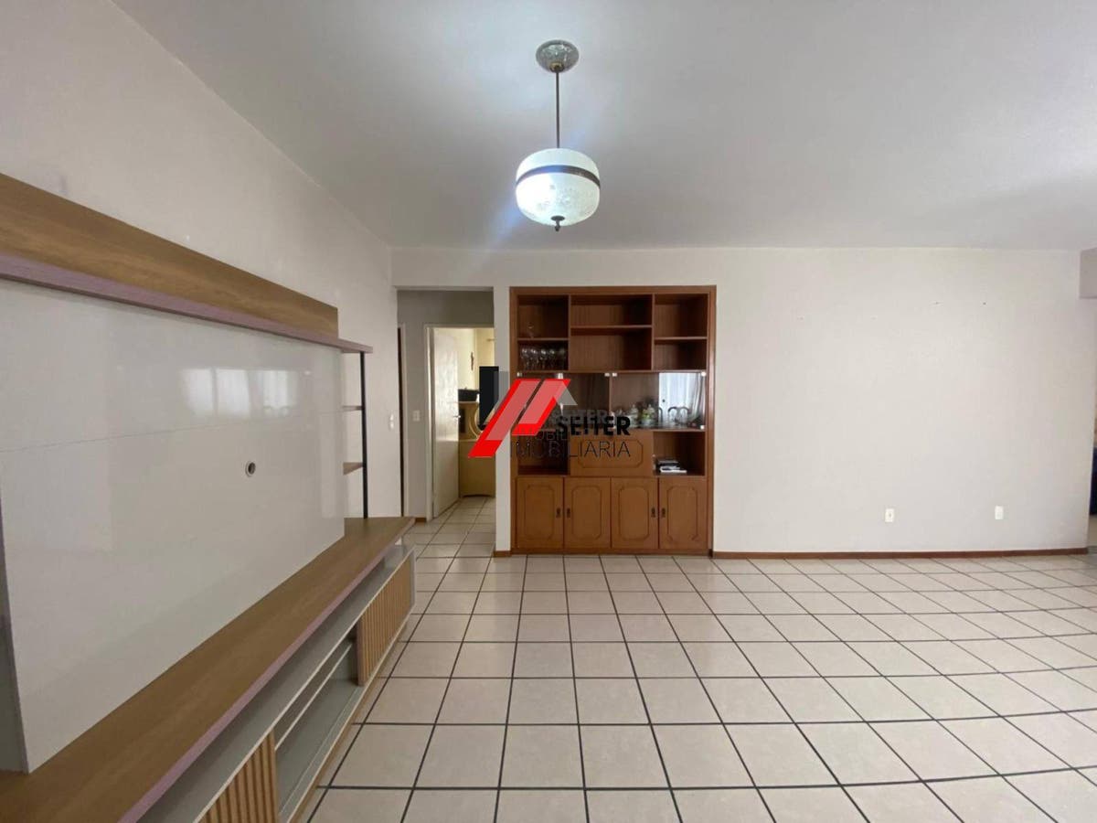 Apartamento com 3 dormitórios à venda no centro de Florianópolis