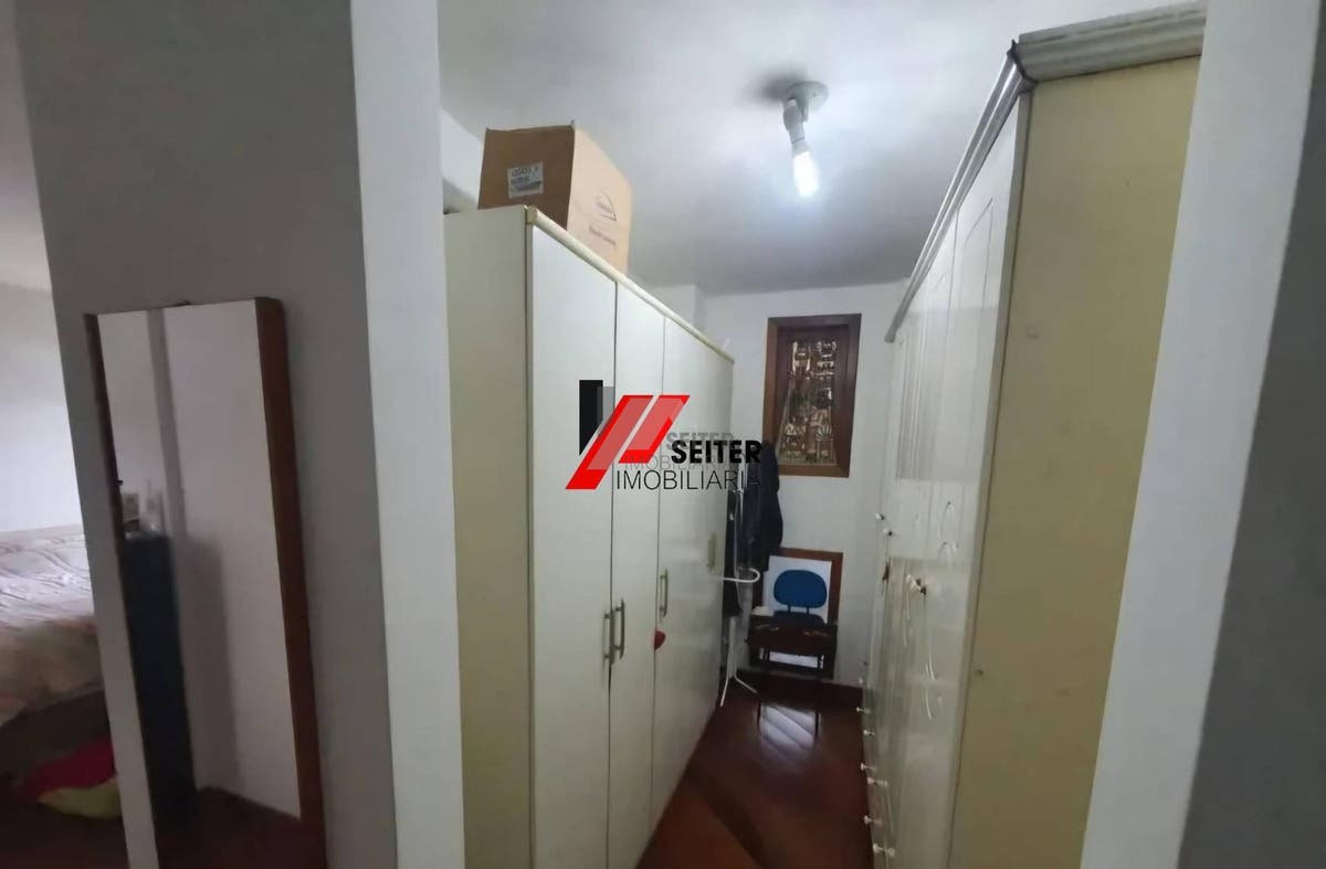 Casa à venda 350m² 6 dormitórios 2 suítes 3 vagas de garagem