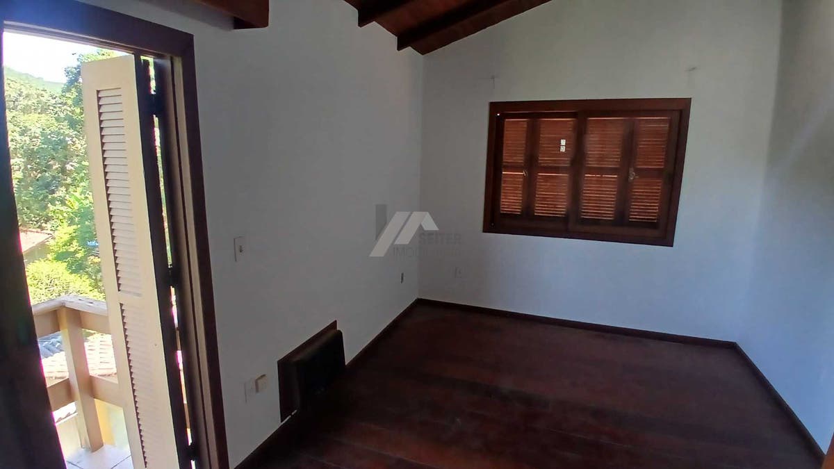 Casa a venda de 4 suites terreno grande Santo Antonio de Lisboa Florianopolis