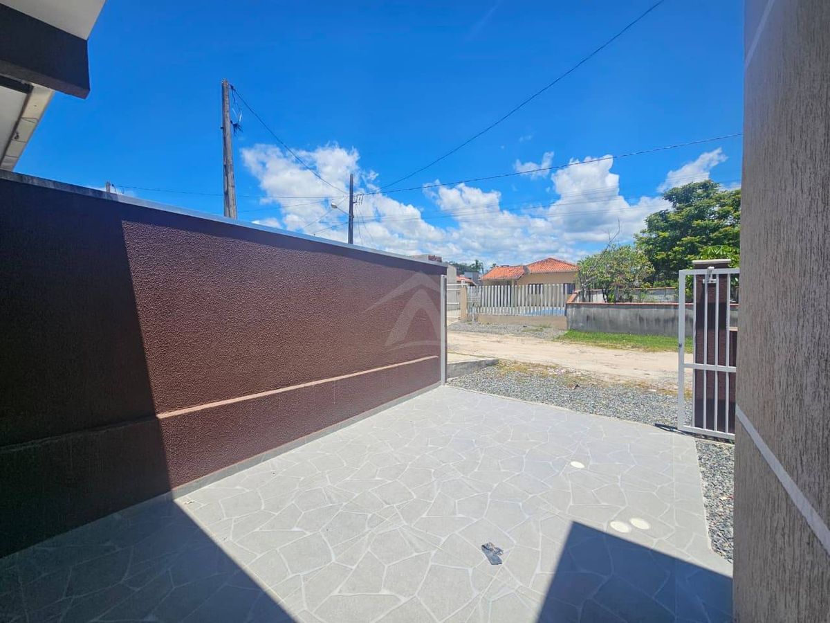 Casa a 500 metros da praia, 2 quartos, bal cambiju