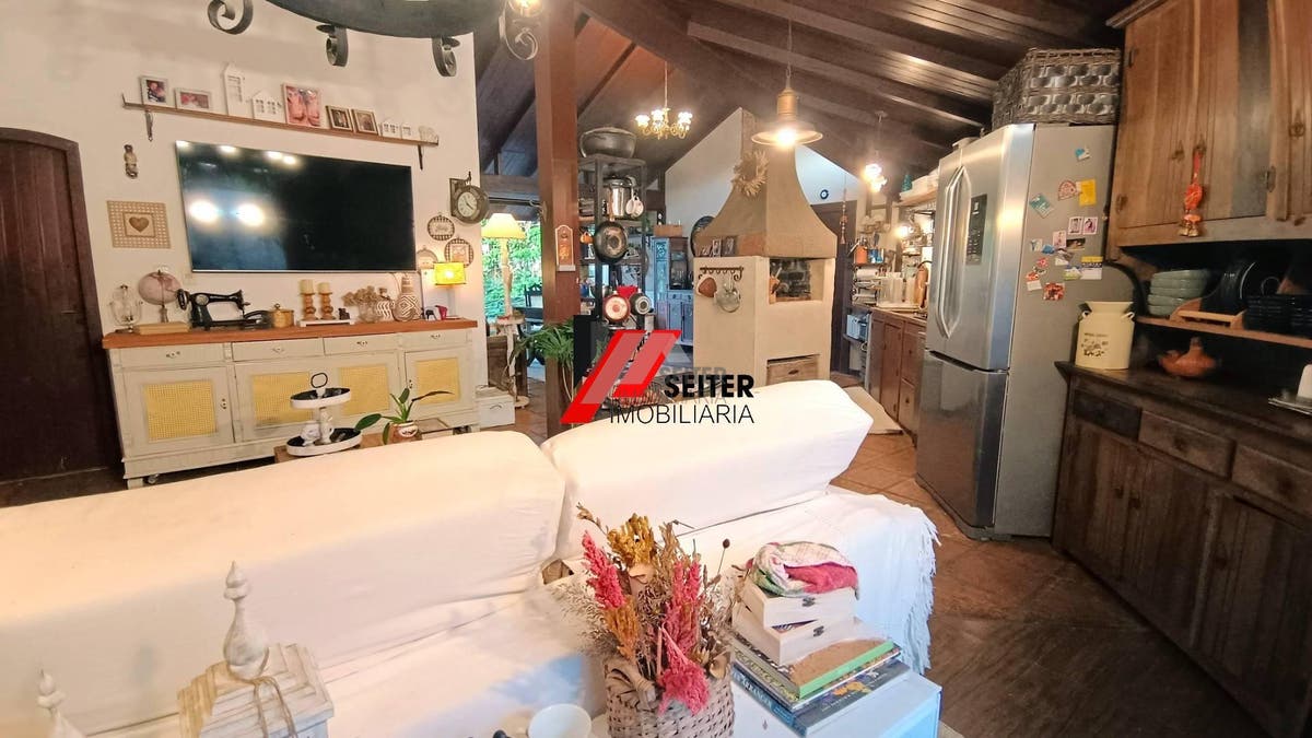 Casa comercial a venda em Canasvieiras norte de Florianópolis