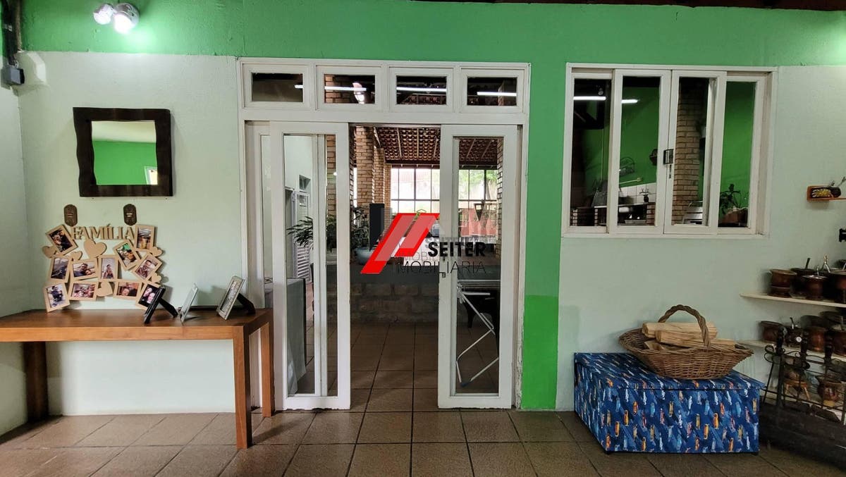 Casa com 4 quatro quartos para locação trindade florianópolis