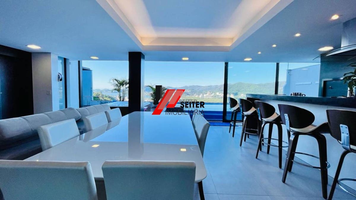 Casa com 4 quartos a venda, 285,77 de área construída Trindade