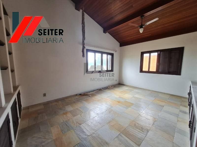 Casa para locação com 5 dormitórios bairro Coqueiros florianópolis