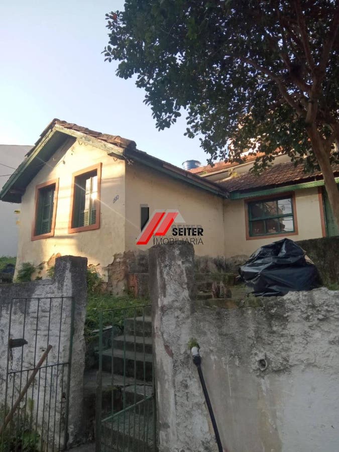 Terreno à venda no bairro Agronômica em Florianópolis