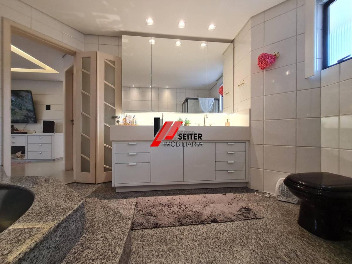 Casa de 4 dormitorios a venda Saco dos Limoes regiao central e proximo a UFSC