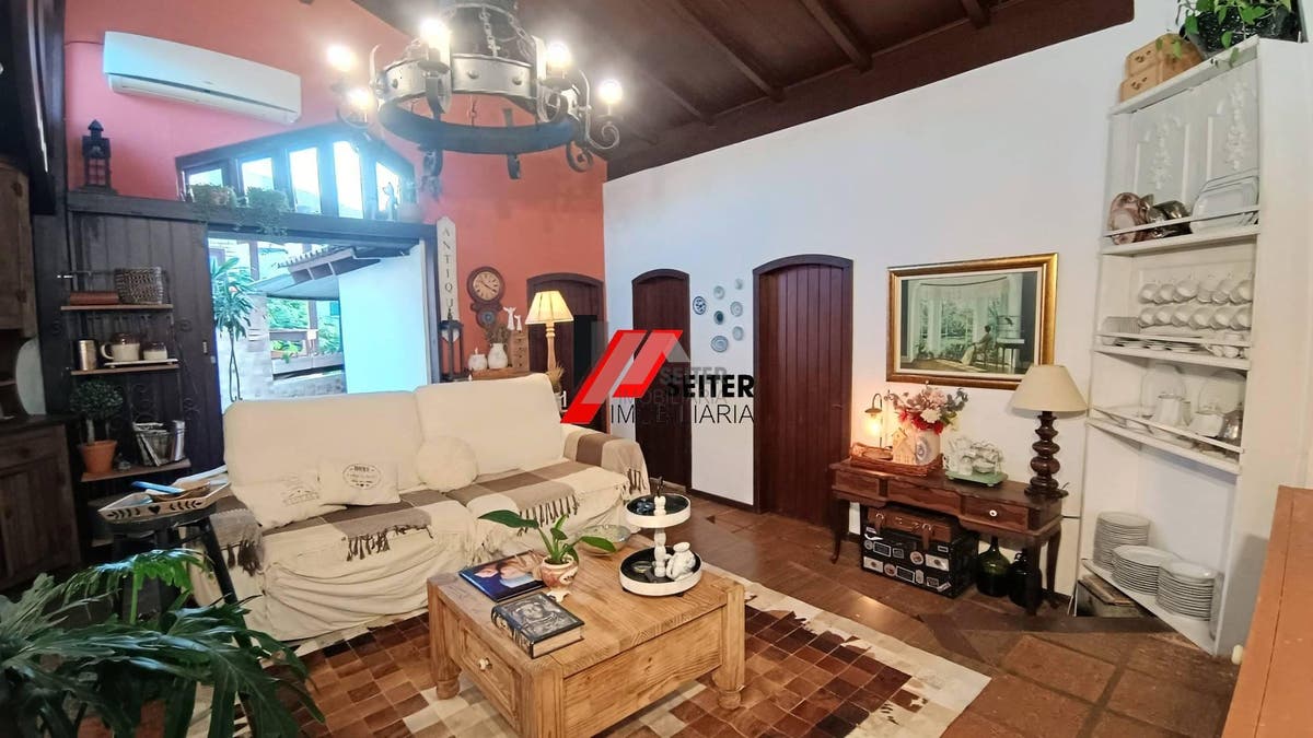 Casa comercial a venda em Canasvieiras norte de Florianópolis