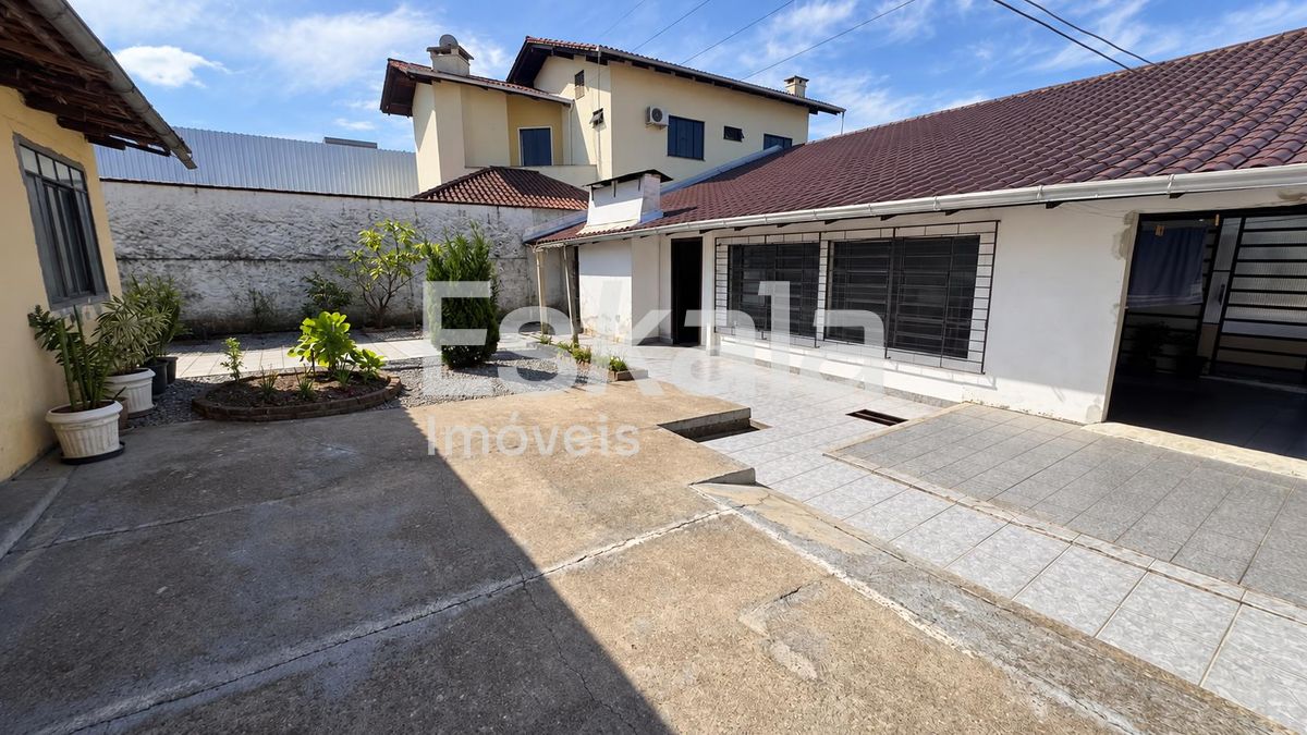 Casa Semobiliada Com 417m² De Área De Terreno São Luís - Jaraguá do Sul