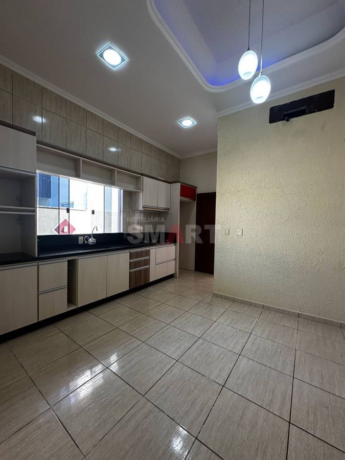 Casa Semimobiliada Suíte + 02 Dormitórios em Três Rios