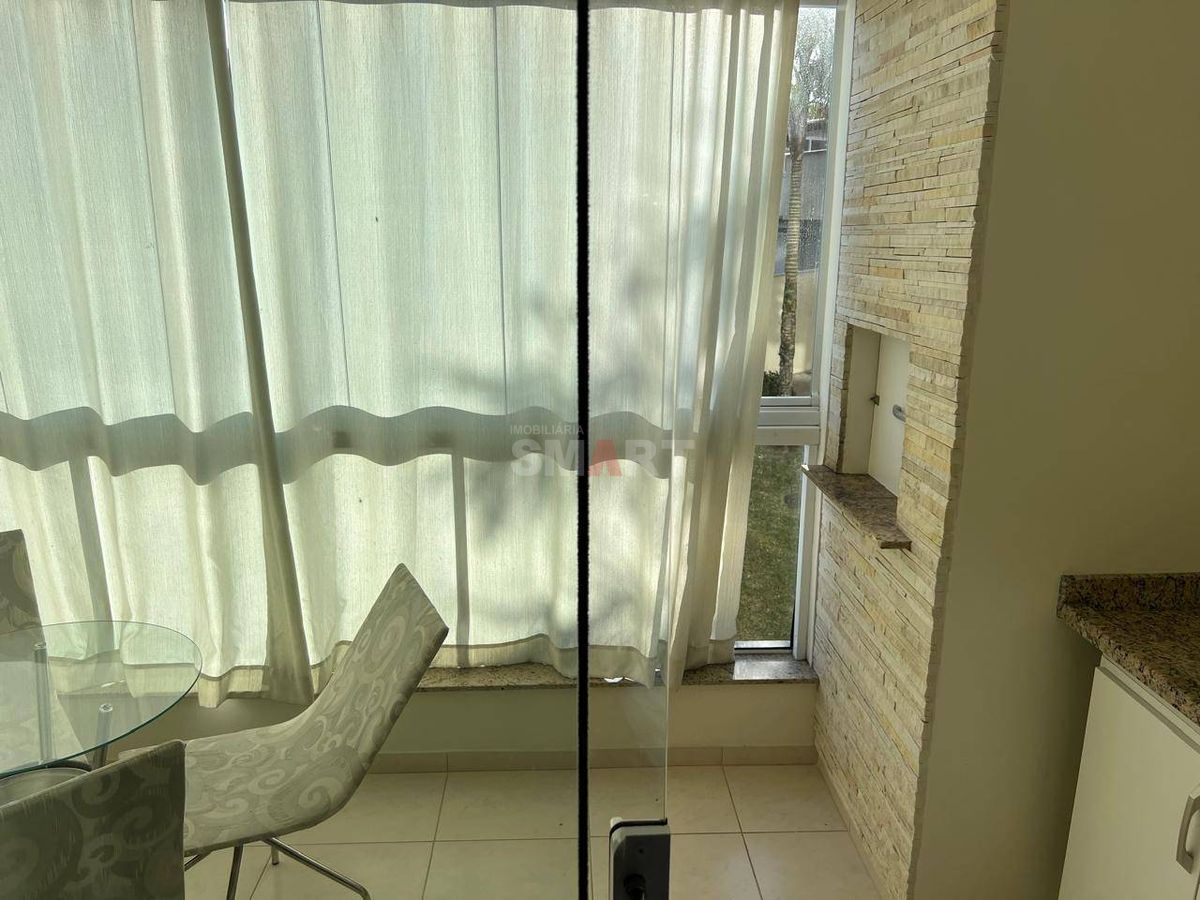 Apartamento 3 quartos semimobiliado com 2 vagas de garagem e box