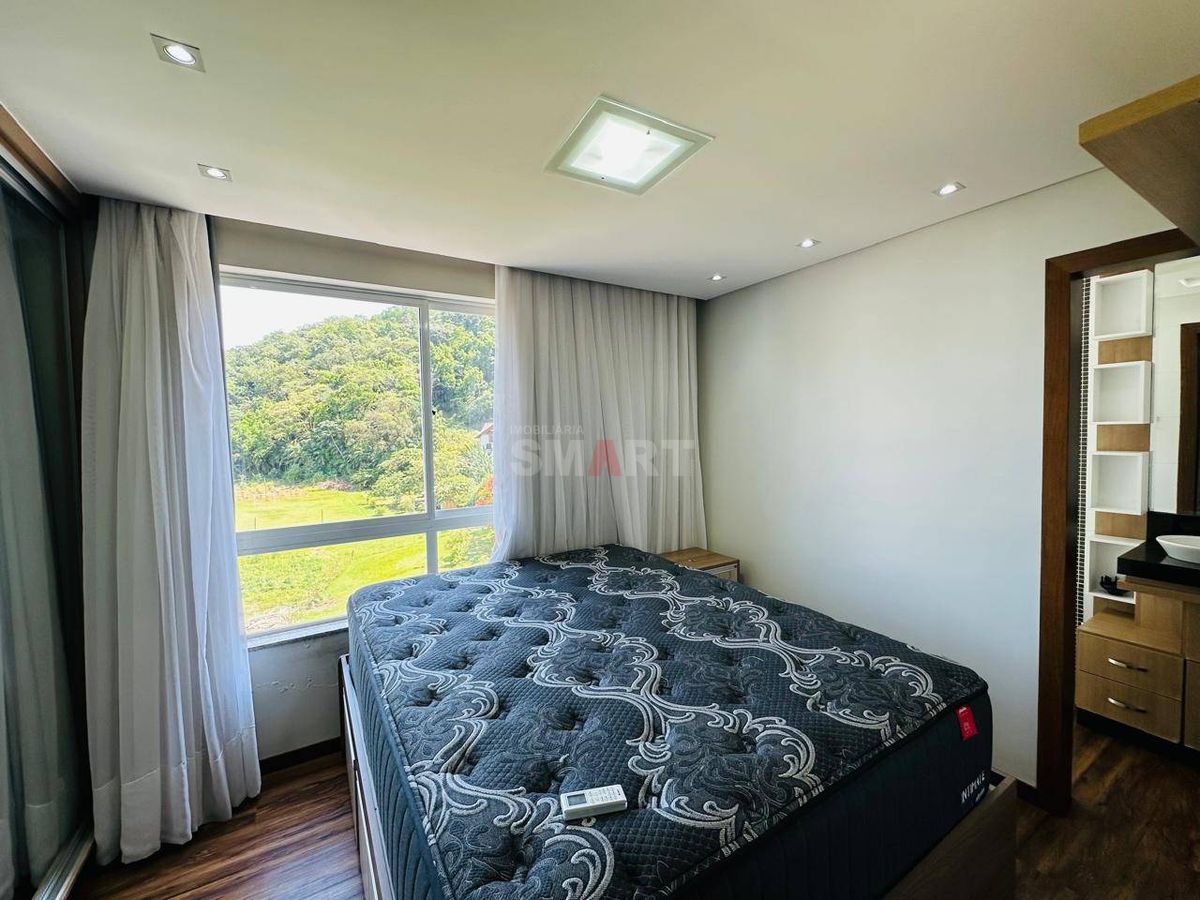 Apartamento 3 quartos (1 suíte) semimobiliado com 2 vagas de garagem e elevador