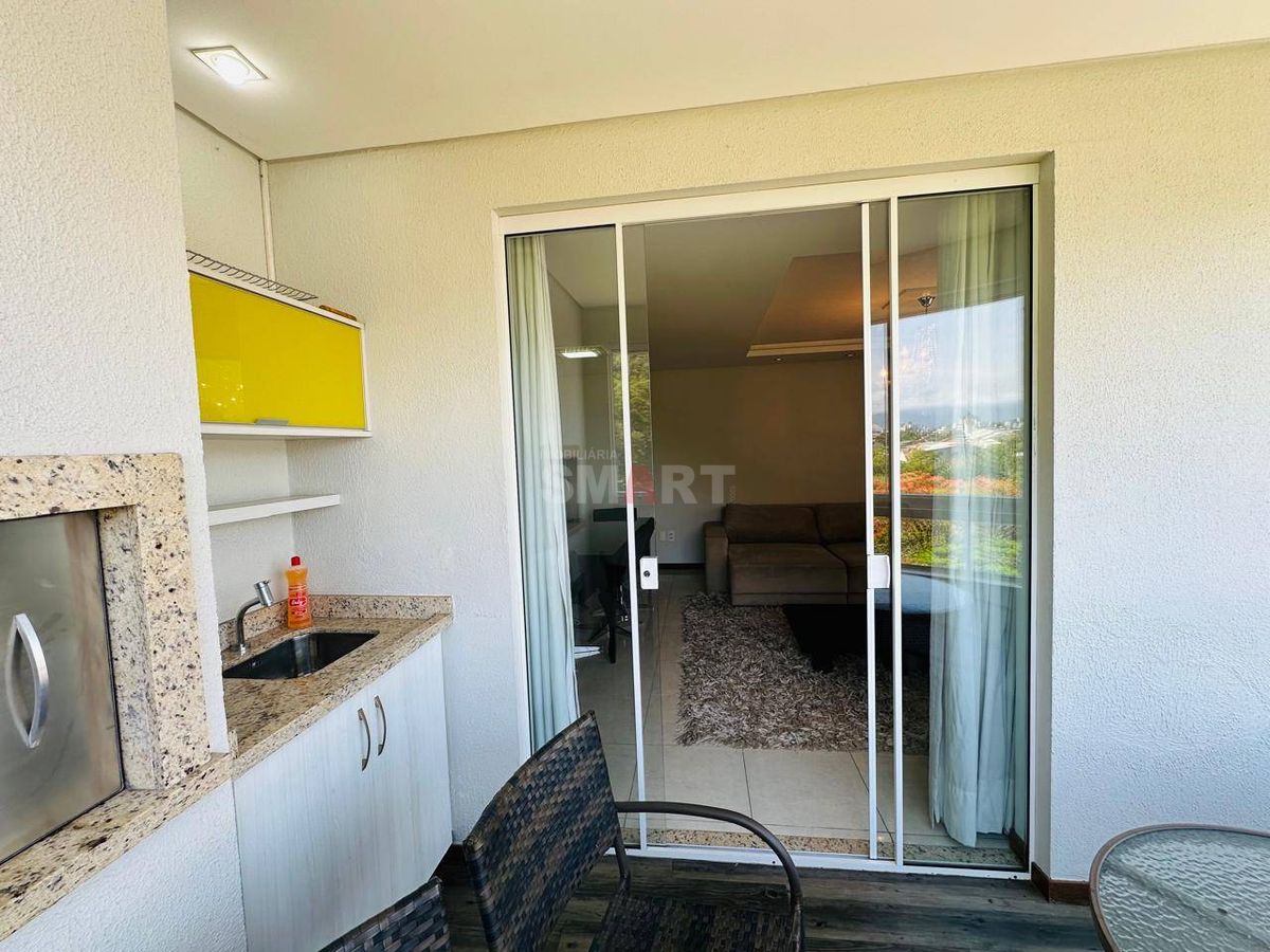 Apartamento 3 quartos (1 suíte) semimobiliado com 2 vagas de garagem e elevador