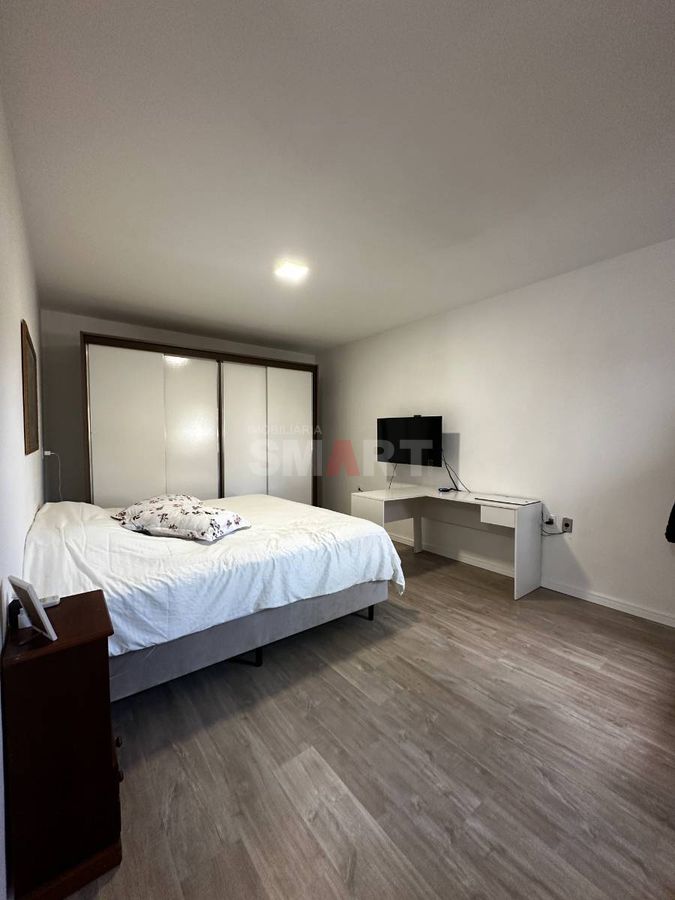 Casa semimobiliada com amplo terreno e 3 dormitórios