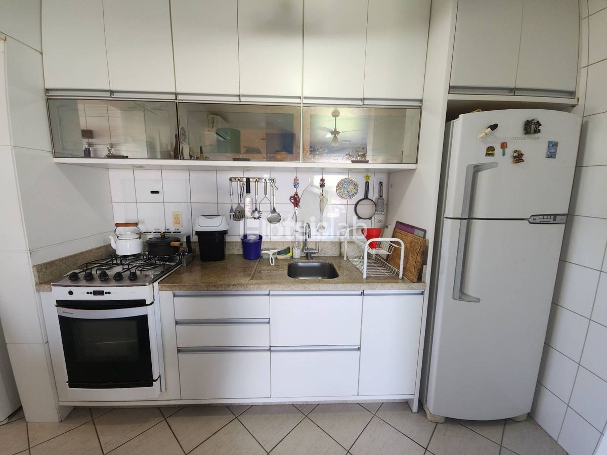 Lindo apto de 2 quartos com piscina a 300m da praia