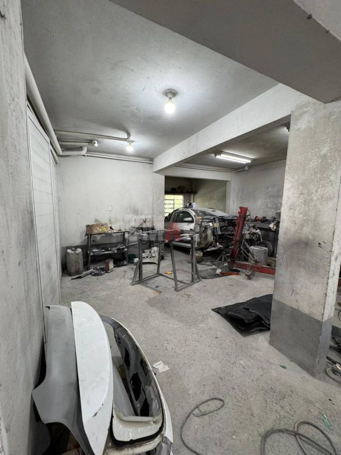 Casa com Piscina no Terraço e Ampla Área Externa no Bairro Ilha da Figueira