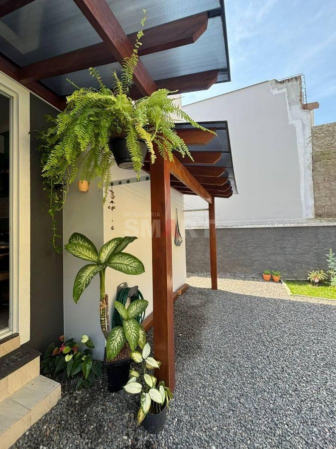 Apartamento com 2 Quartos e Ampla Área Externa no Bairro Amizade