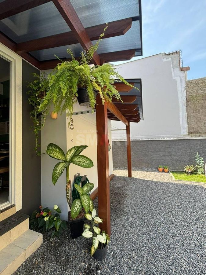 Apartamento com 2 Quartos e Ampla Área Externa no Bairro Amizade